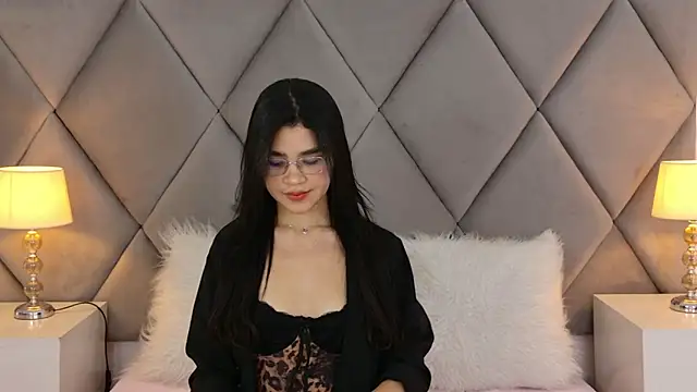 Snapshot of OliviaDiaz chatting on 05/02/26, 08:03 OliviaDiaz online show from 05/02/26, 08:03