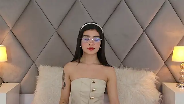 Snapshot of OliviaDiaz chatting on 05/17/26, 08:05 OliviaDiaz online show from 05/17/26, 08:05