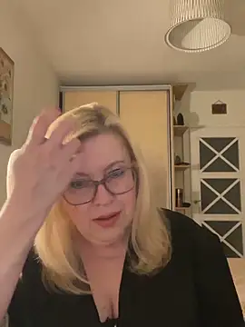 JanieLight53 online show from 05/18/26, 07:20