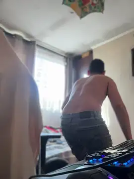 Cr1sXPorn online show from 04/24/26, 08:11