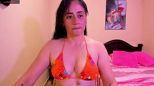 Snapshot of sara_florez12 chatting on 05/04/26, 11:17 sara florez12 online show from 05/04/26, 11:17