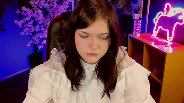 EsterTwilight online show from 05/01/26, 10:53