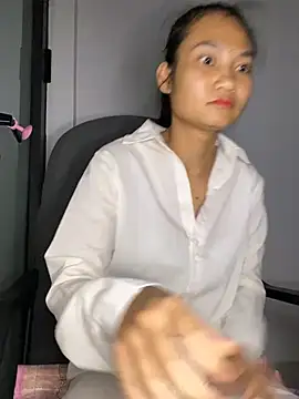 -Lilyn- online show from 04/04/26, 06:16