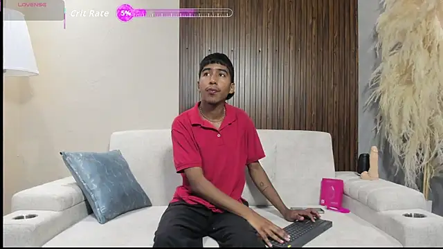 Snapshot of Ender_h0tt chatting on 06/04/26, 02:01 Ender h0tt online show from 06/04/26, 02:01