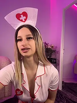 ScarletFlameee online show from 04/18/26, 05:33