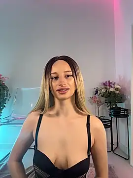 ScarletFlameee online show from 05/14/26, 05:47