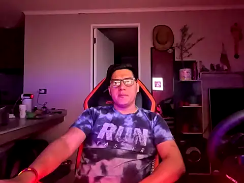 Snapshot of flippke chatting on 03/17/26, 01:21 flippke online show from 03/17/26, 01:21