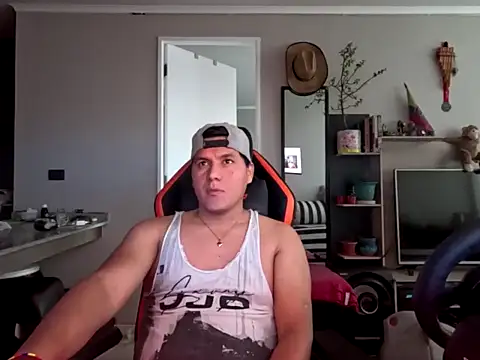 Snapshot of flippke chatting on 04/14/26, 10:05 flippke online show from 04/14/26, 10:05