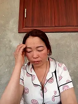 Yellow-pink online show from 04/11/26, 07:45