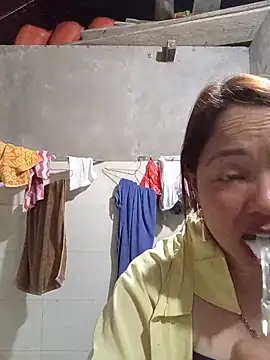 Yellow-pink online show from 04/17/26, 11:35