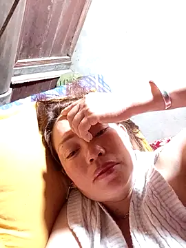 Yellow-pink online show from 04/19/26, 09:39