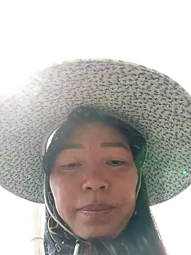 Yellow-pink online show from 04/21/26, 02:51