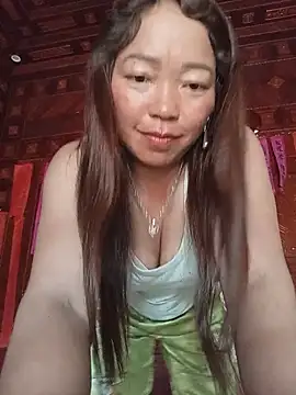 Yellow-pink online show from 05/27/26, 11:46