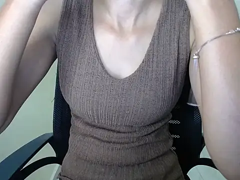 shreya sharma01 online show from 04/25/26, 04:59