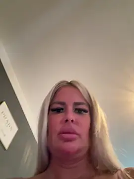 Snapshot of anna_kournikova chatting on 04/07/26, 12:05 anna kournikova online show from 04/07/26, 12:05