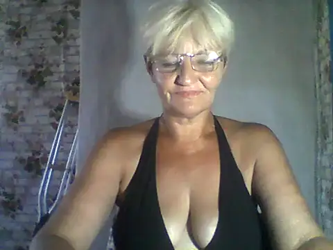 Snapshot of NikaGold455 chatting on 08/05/26, 11:24 NikaGold455 online show from 08/05/26, 11:24