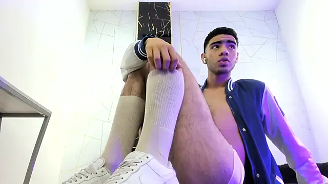 Valentin Lux online show from 04/17/26, 02:36