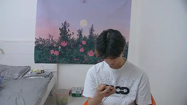 Snapshot of icecream-002 chatting on 04/29/26, 05:30 icecream-002 online show from 04/29/26, 05:30