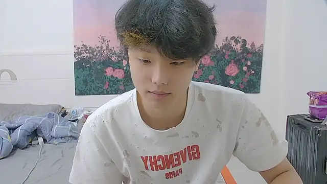 Snapshot of icecream-002 chatting on 06/07/26, 12:42 icecream-002 online show from 06/07/26, 12:42
