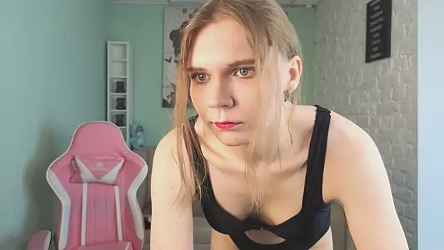 LoralAvery online show from 04/17/26, 06:38