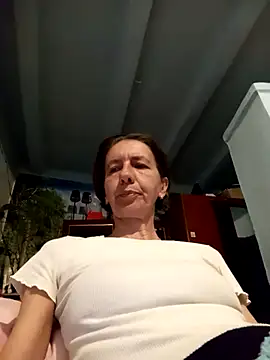 Snapshot of Tania9876 chatting on 05/16/26, 06:39 Tania9876 online show from 05/16/26, 06:39