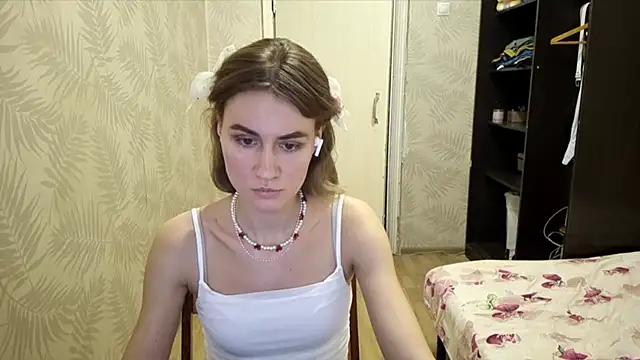 ElenoreHolguin online show from 04/04/26, 02:47