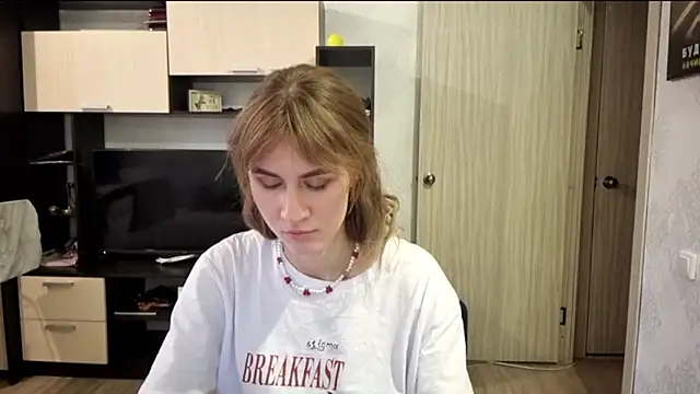 ElenoreHolguin online show from 04/05/26, 03:42