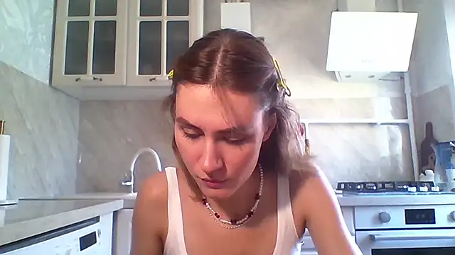 ElenoreHolguin online show from 04/15/26, 09:16