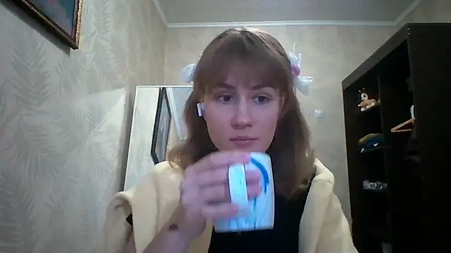 ElenoreHolguin online show from 04/25/26, 03:20