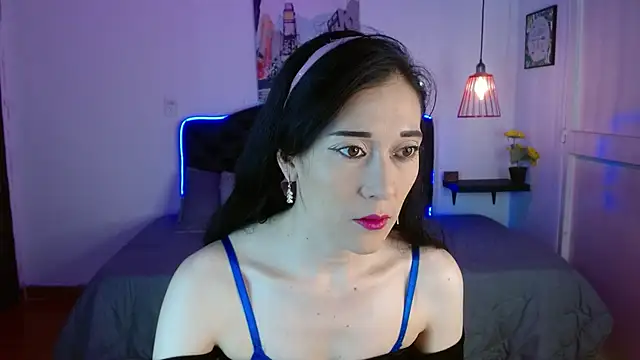 Snapshot of Mylu_xx chatting on 05/19/26, 01:28 Mylu xx online show from 05/19/26, 01:28