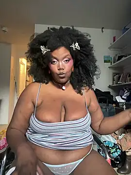 Snapshot of juicy_janet chatting on 06/20/26, 10:56 juicy janet online show from 06/20/26, 10:56