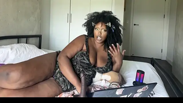 Snapshot of juicy_janet chatting on 07/23/26, 05:44 juicy janet online show from 07/23/26, 05:44