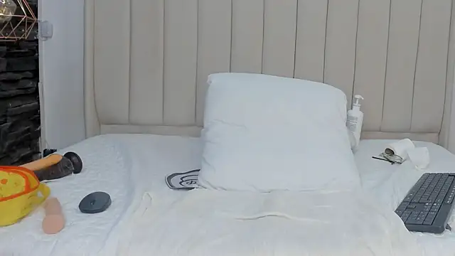 Abril Castroo online show from 04/25/26, 01:41