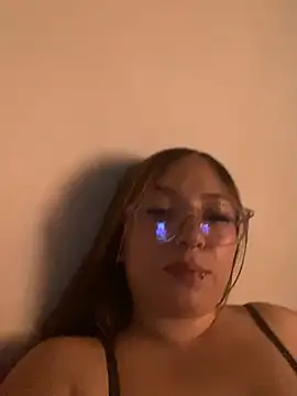 Snapshot of Milaac_ chatting on 04/01/26, 10:18 Milaac online show from 04/01/26, 10:18