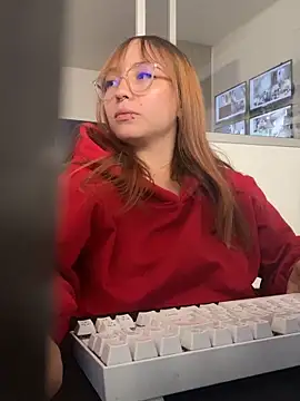 Snapshot of Milaac_ chatting on 04/06/26, 04:52 Milaac online show from 04/06/26, 04:52