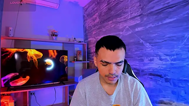 NicoKinggs  online show from 04/15/26, 01:07