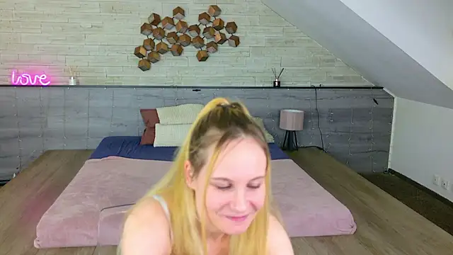 IceBlueBabe online show from 03/17/26, 08:34