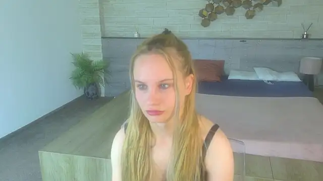 Snapshot of IceBlueBabe chatting on 06/11/26, 07:45 IceBlueBabe online show from 06/11/26, 07:45