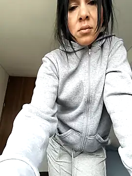 Camillemonroe  online show from 04/17/26, 12:41