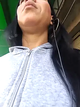 Snapshot of Camillemonroe_ chatting on 04/27/26, 11:30 Camillemonroe online show from 04/27/26, 11:30