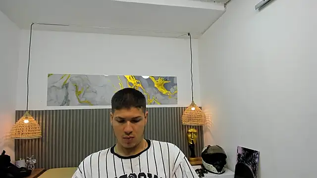 Snapshot of AlessandroFranco chatting on 06/19/26, 01:26 AlessandroFranco online show from 06/19/26, 01:26