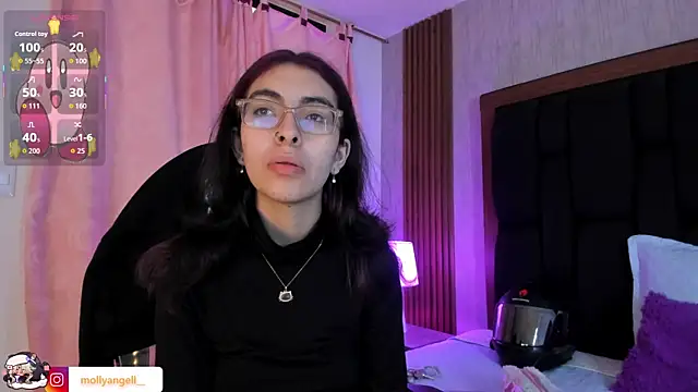 Molly A online show from 06/05/26, 02:34