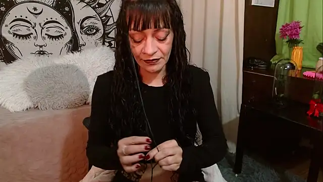  Alexandra Jones online show from 04/28/26, 02:21