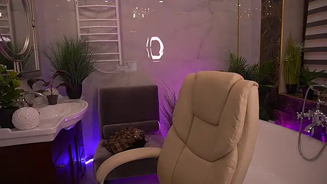 Snapshot of LittleJulii chatting on 05/15/26, 07:54 LittleJulii online show from 05/15/26, 07:54