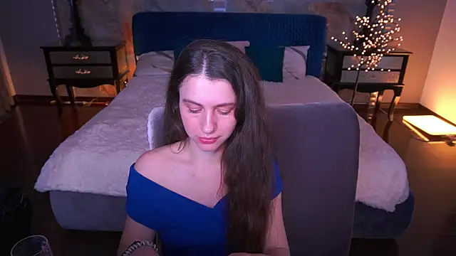 Snapshot of LittleJulii chatting on 05/17/26, 07:43 LittleJulii online show from 05/17/26, 07:43