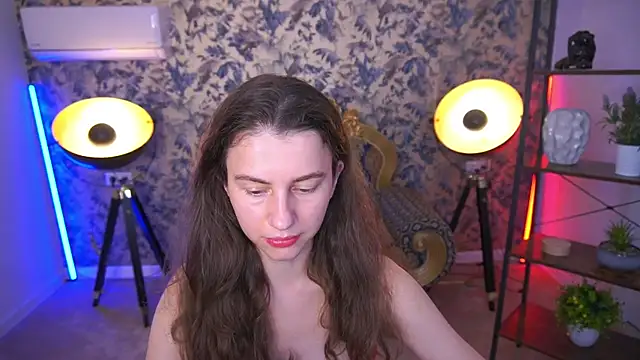 LittleJulii online show from 07/01/26, 02:40