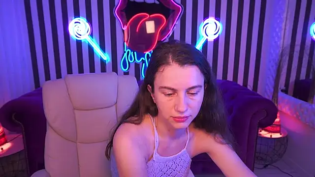 LittleJulii online show from 07/27/26, 02:02