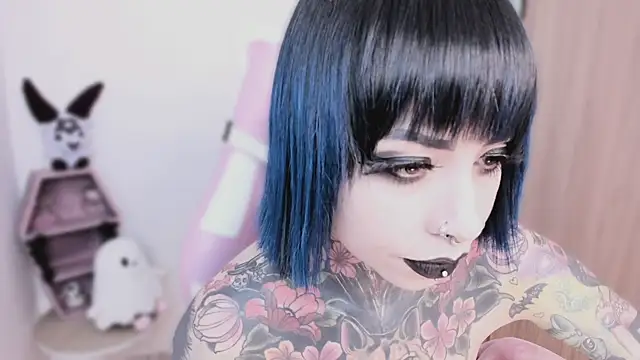 shes creepy online show from 04/28/26, 07:02