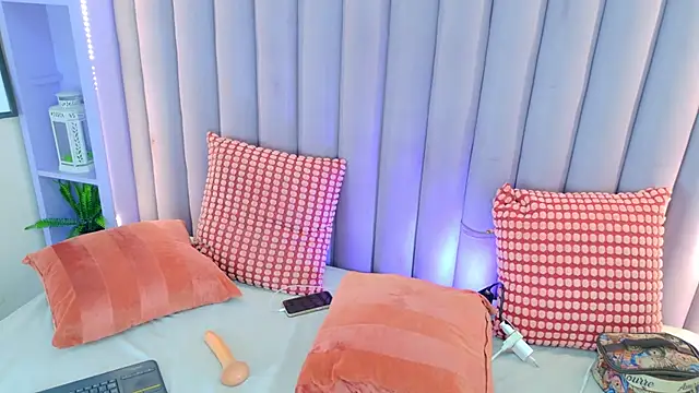 Snapshot of Meganlove__ chatting on 06/29/26, 02:51 Meganlove online show from 06/29/26, 02:51