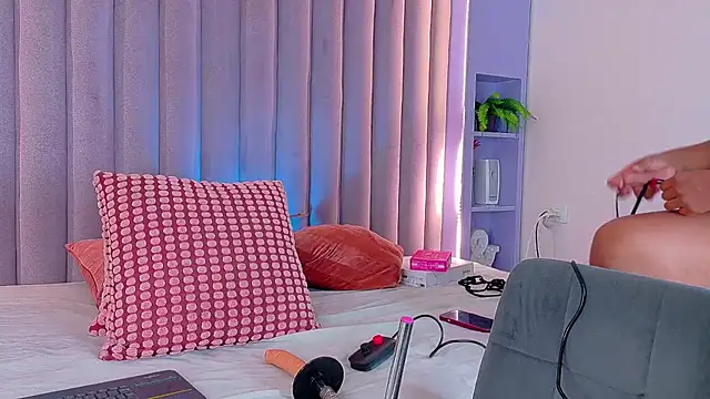 Snapshot of Meganlove__ chatting on 07/08/26, 02:49 Meganlove online show from 07/08/26, 02:49